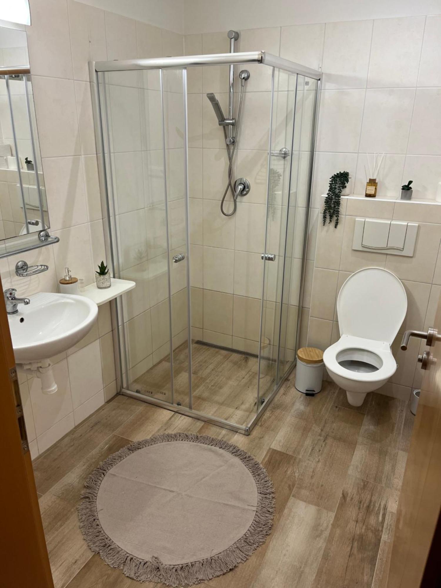 Simply Rooms Slavkov u Brna Luaran gambar